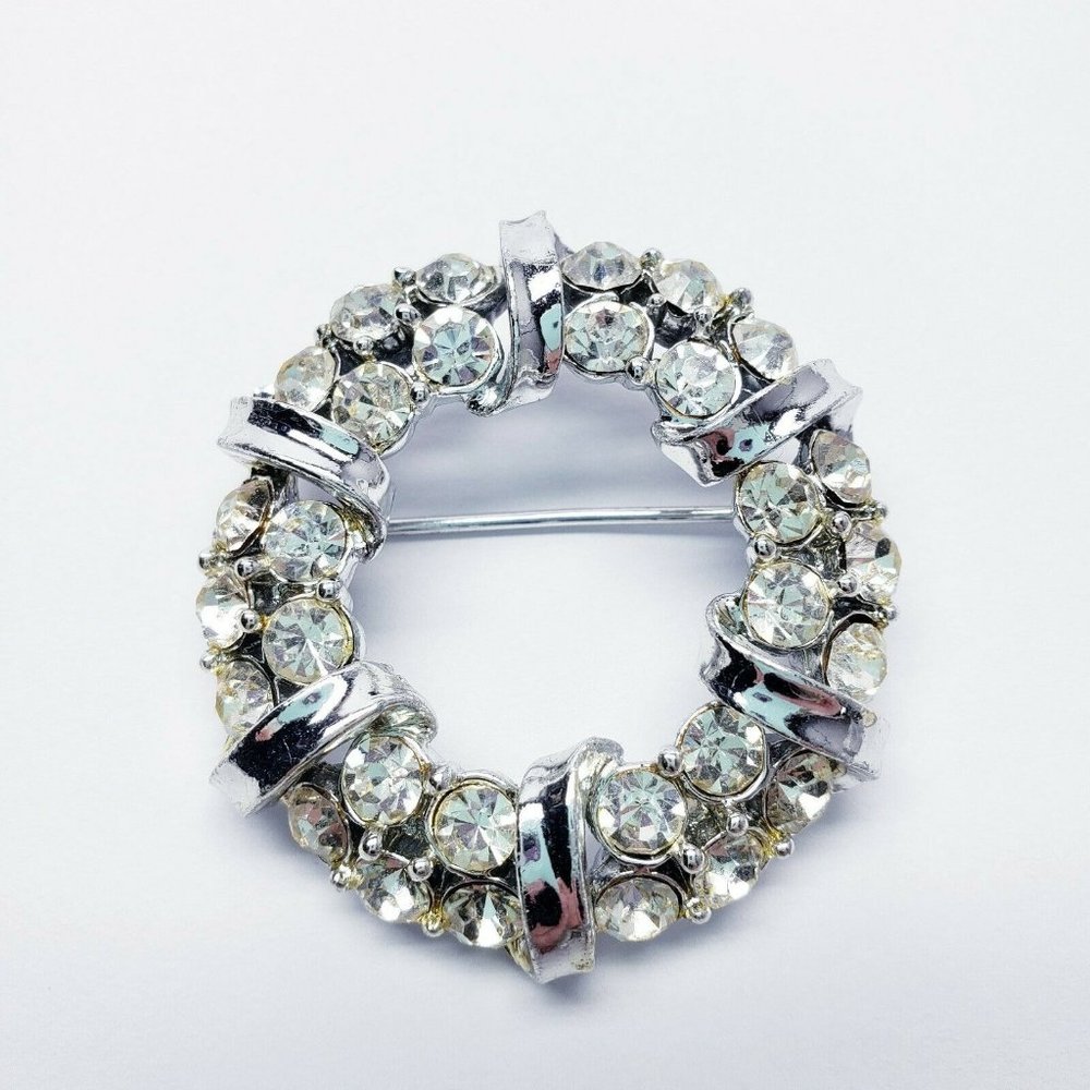 Vintage Signed CORO Rhinestone Wreath Circle Brooch Pin Silvertone